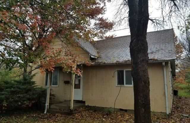618 Coolidge Ave A - 618 Coolidge Avenue, Keokuk, IA 52632