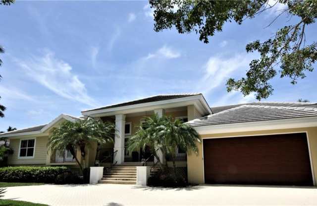 733 18TH AVE S - 733 18th Avenue South, Naples, FL 34102