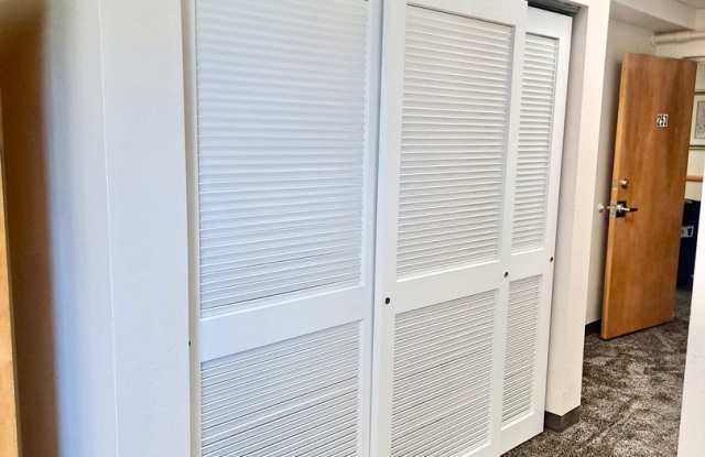 UNDER NEW MANAGEMENT: Spacious 1BR Efficiency w/ Tons of Storage! All-Inclusive "One Bill" Living, Free Wi-Fi & Laundry! Gallery 4