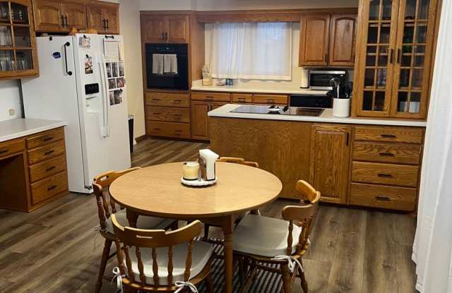 Rent; 3 bed acreage property photos photos