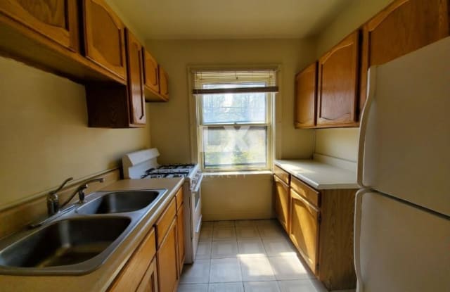 536 Hinman Ave - 536 Hinman Avenue, Evanston, IL 60202