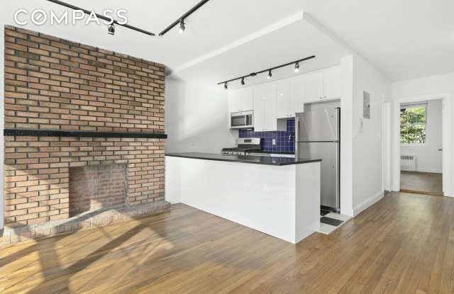 5 Carmine Street Gallery 2