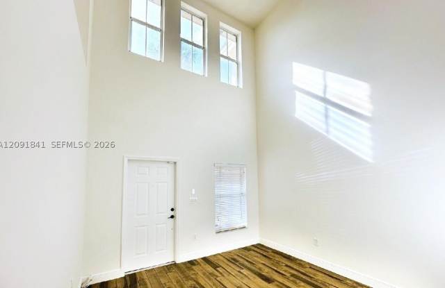 202 Riverwalk Cir Gallery 3