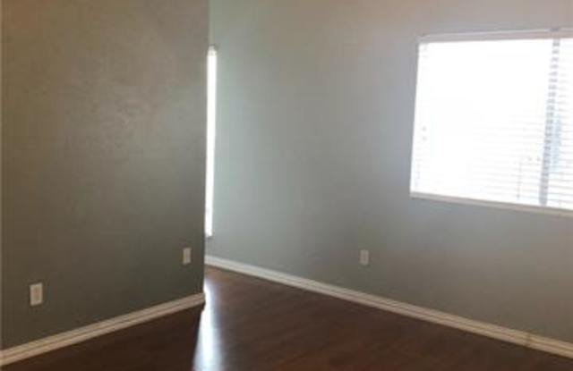 303 Freemont CIR Gallery 3