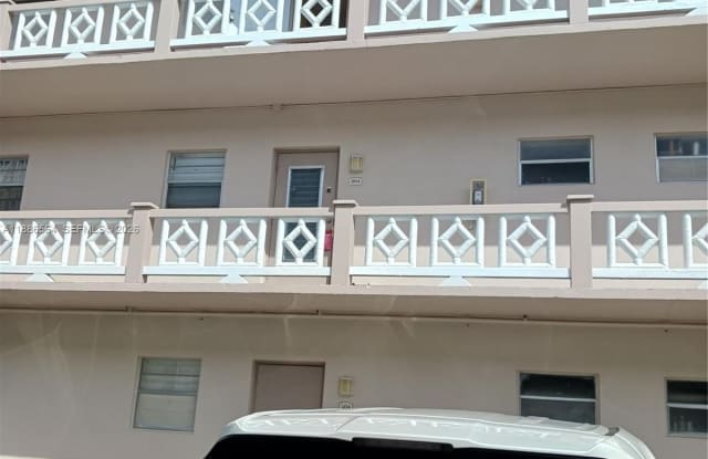 5181 W Oakland Park Blvd photos photos