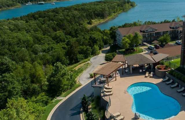 Move in One Month Free Rent On a 13 Month Lease- Furnished 2 Bedroom 2 Bath Executive Apartment on Table Rock Lake, Branson MO Gallery 4