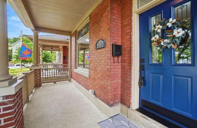 Charming 4BR House in Bellevue Gallery 4