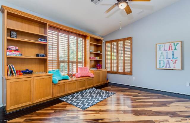 1101 S SANDSTONE Court Gallery 4