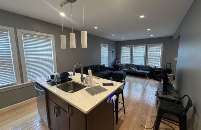 31-33 Thorton St. photos photos