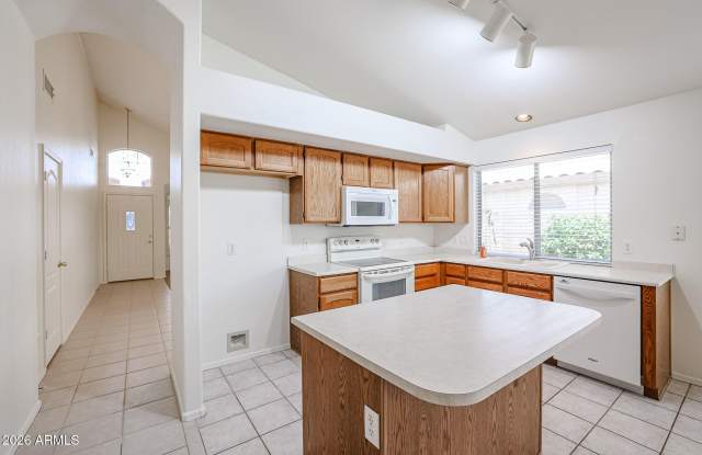 9833 W YUKON Drive Gallery 4