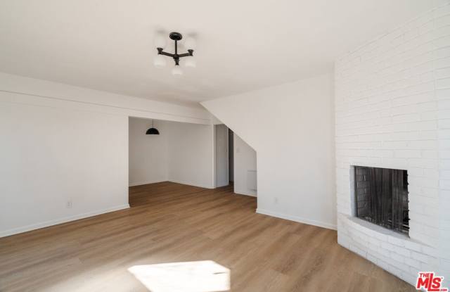 1147 Horn Ave unit: 2 photos photos