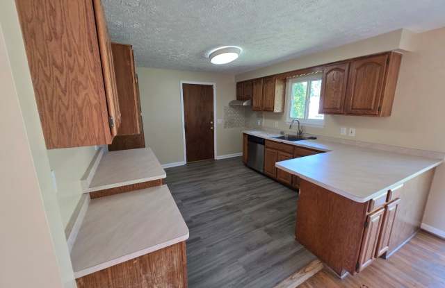 Available Soon 4 Bed 2 Full Bath Single Family House in Henrietta Gallery 3