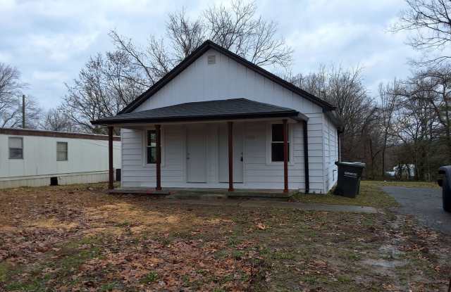 Comfy 2 Bedroom, 1 Bath House located in Radcliff photos photos