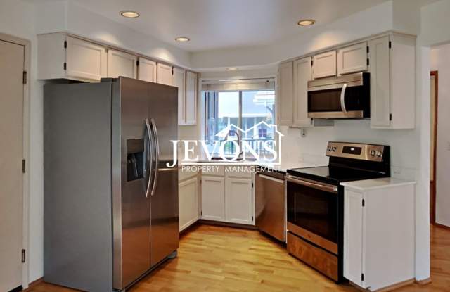 Fabulous 2 Bedrooms, 2 Bathroom, Top-Floor Condo in Klahanie Gallery 1