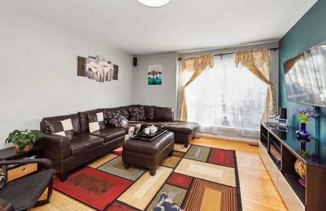 8308 Southern Oaks Court Gallery 2