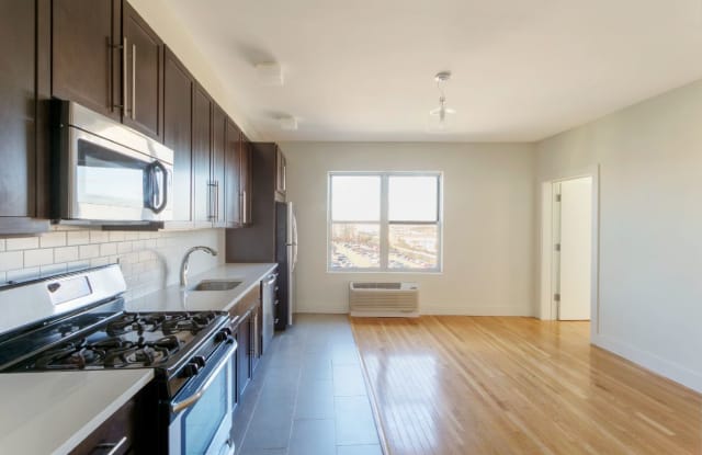 DVORA 366 West Side Gallery 2