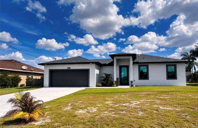 465 Petite Avenue photos photos