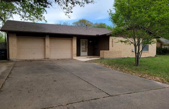 College Station - 3 bedroom / 2 bath / 2 car garage house with fenced in back yard. photos photos