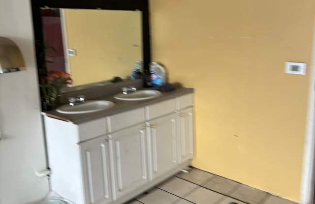 5950 West Roosevelt RoadUNIT 1 Nail Salon Gallery 4