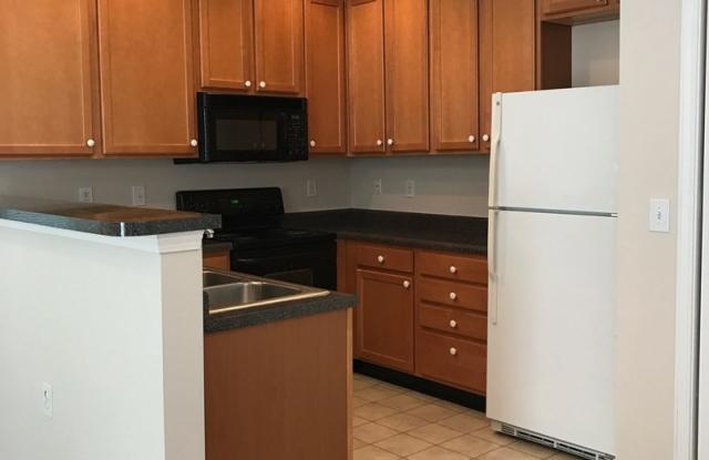 Adorable 1 bedroom 1 bath condo with garage located in Cotwold Park - 3714 Cotswold Avenue, Greensboro, NC 27410