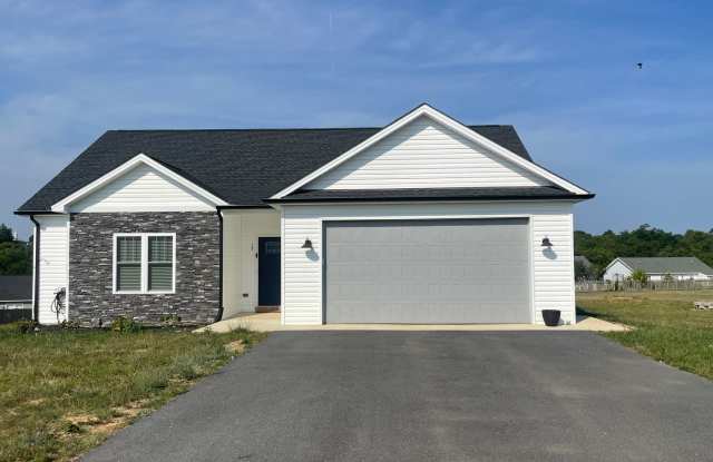 3 BR 2 BA House - 15 Derby Lane, East Lexington, VA 24450