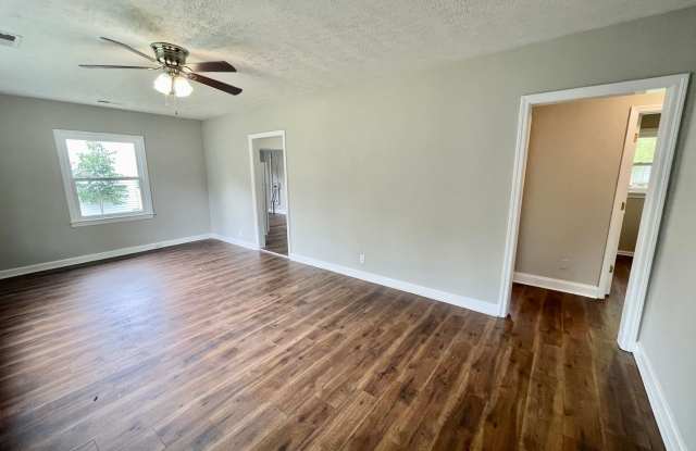Charming 3 bed 1 bath home in Athens City Gallery 3