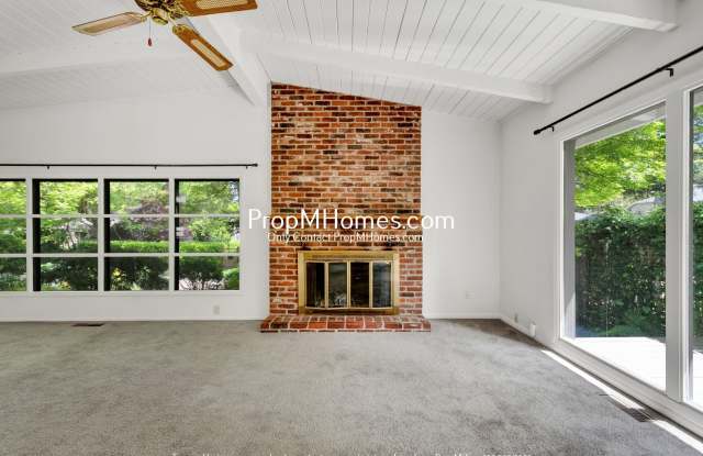 Charming 2BR in Sought After First Addition Neighborhood! photos photos