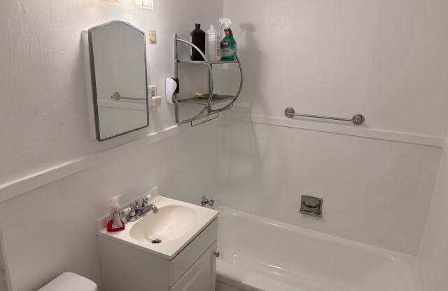 NEWLY RENOVATED 3-Bedroom Home in Memphis - Vouchers accepted!! Gallery 4