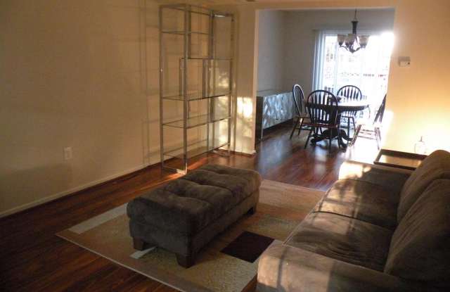 228 PENDER PL Gallery 3