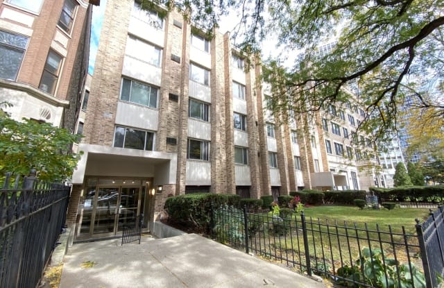 510 West Fullerton Parkway - 510 West Fullerton Parkway, Chicago, IL 60614
