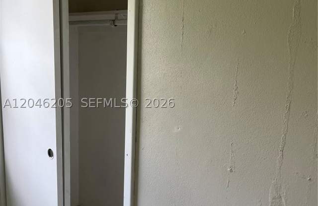 19821 NE 13th Ct Gallery 3