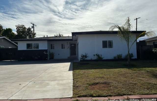 5 Bedroom 4 Bath House in Garden Grove photos photos