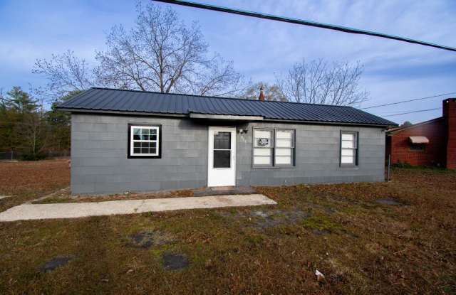 1 Bedroom 1 Bathroom Home - Prime Spring Lake Location! - 401 Eva Circle, Spring Lake, NC 28390