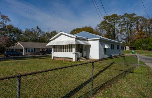 Roomy & Renovated 4BR Home at a Great Price! Gallery 3