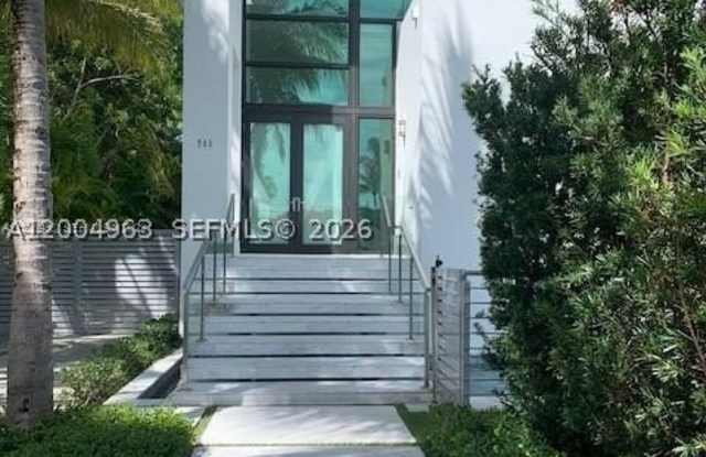 785 Harbor Drive Gallery 4