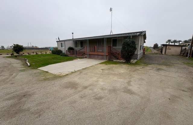 Pleasant Country Home Available Now! - 26521 Road 100, Tulare County, CA 93274