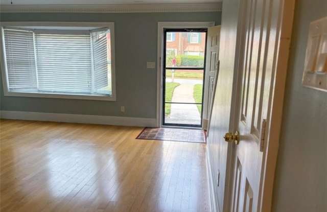6106 Queen Anne Court Gallery 4
