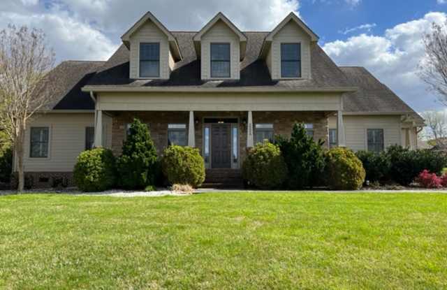 City of Maryville 37803 - SHORT TERM lease considered! Furnished ! - 4 bedroom, 3.5 bath home - Call Troy Adams 865-233-6949 photos photos