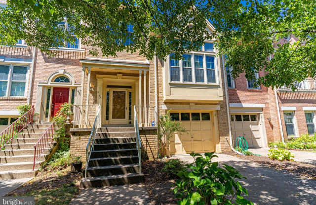 2162 KINGS GARDEN Way - 2162 Kings Garden Way, Idylwood, VA 22043