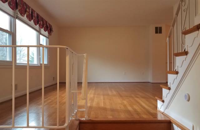 4905 Russett Road Gallery 3