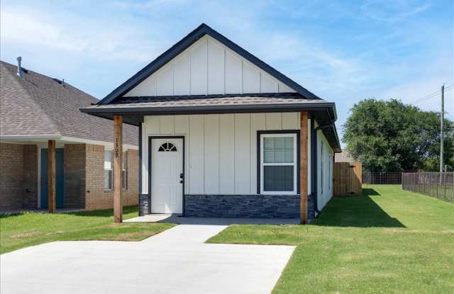2107 Southwest McKinley Avenue photos photos