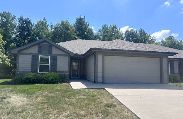 Single Level 2 Bed | 2 Bath | 2 Car Garage Attached Villa in Blue Spring Gallery 3