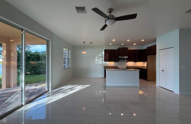 ANNUAL RENTAL - 3 BED / 2 BATH SINGLE FAMILY HOME ATTACHED 2 CAR GARAGE IN VALENCIA COUNTRY CLUB Gallery 3