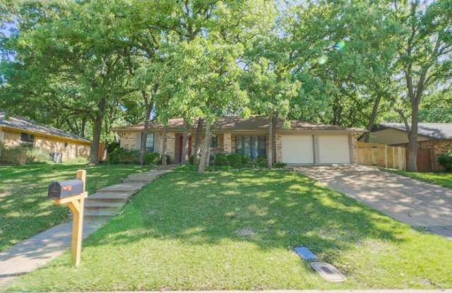 305 Bremen Drive - 305 Bremen Drive, Hurst, TX 76054
