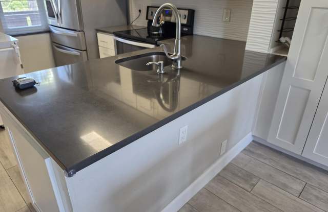 2106 S Cypress Bend Drive Gallery 3