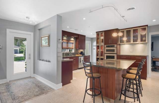 745 Iris Lane Gallery 2