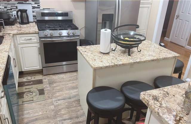 228 N 7th Avenue unit: 1 photos photos