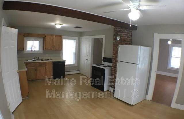 95 Oak Street - 95 Oak Street, Old Town, ME 04468