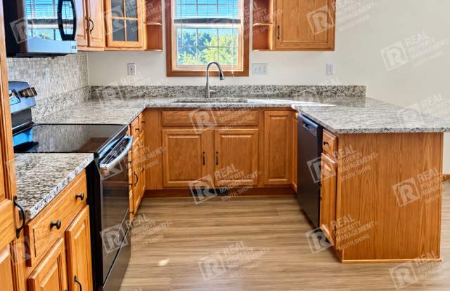4-Bed/2-Bath Home with Soaring Ceilings, Luxury Kitchen, & Outdoor Living Gallery 4