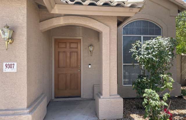 9307 E WOOD Drive Gallery 2